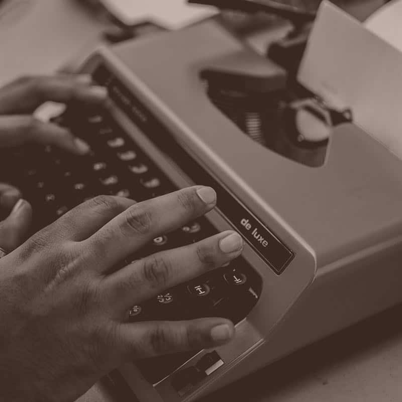 hands on typewriter